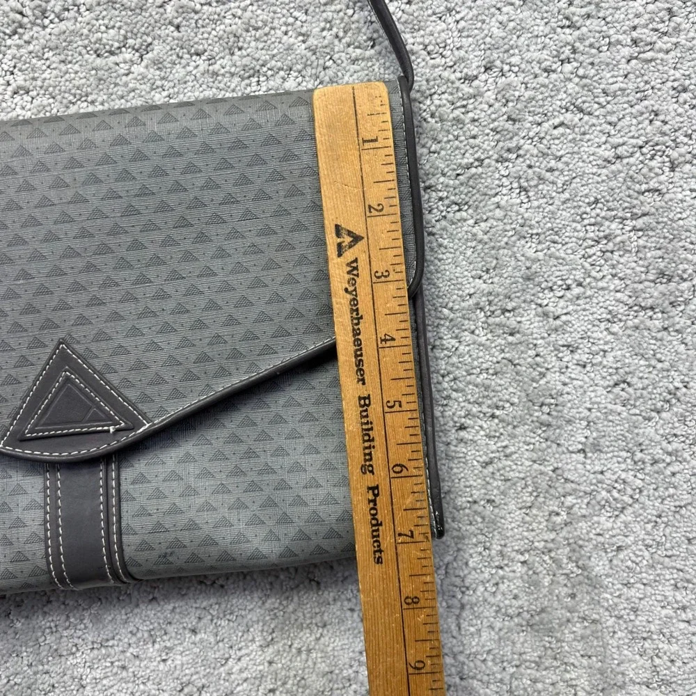 VTG‎ 80s Liz Claiborne Crossbody Bag Grey Geometric Triangle Print Leather Trim